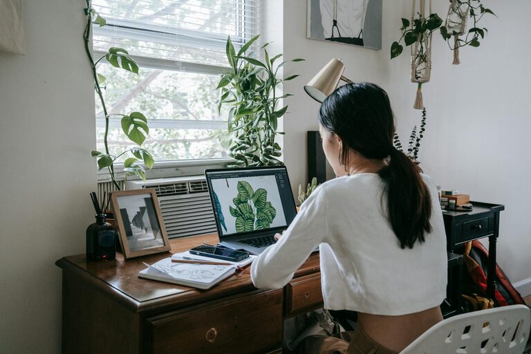 How to Create a Relaxing Home Workspace for Better Focus